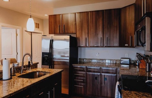 The Gate Apartment | Modern 1BR-1BA Walk to SSM SLU Hospital Grand