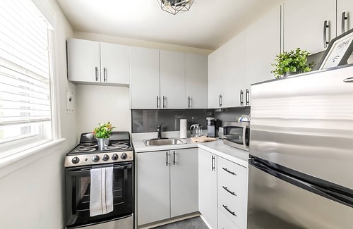 Hamilton Apartment | Modern 1BR Apartment - James South