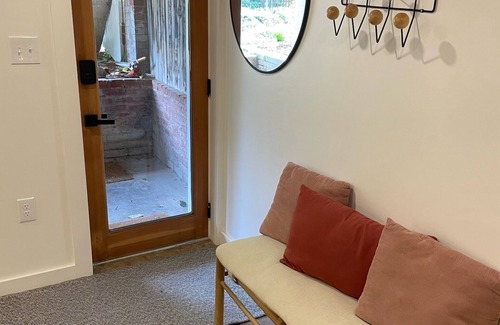 Eckington Apartment | Modern 1BR apartment in historic D.C. row home