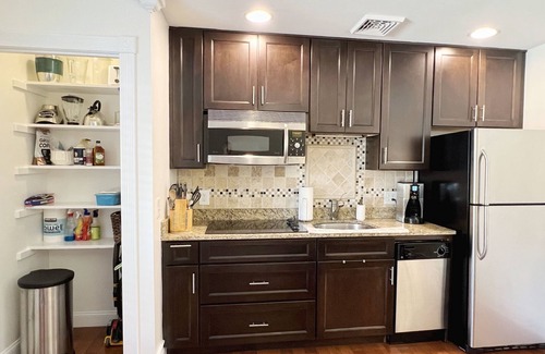 Wilmington Historic District Apartment | Modern 1BR apartment in the heart of historic downtown Wilmington, NC
