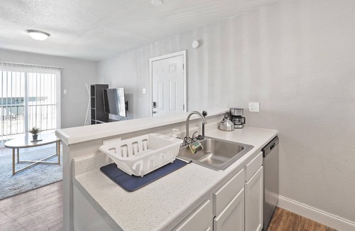Vickery Meadow Apartment | Modern 1BR Apartment with Kitchen