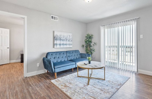 Vickery Meadow Apartment | Modern 1BR Apartment with Kitchen