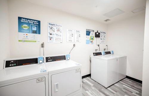 Lacy Apartment | Modern 1BR Apartment with Gym Access & Free Parking 10mins to Disneyland