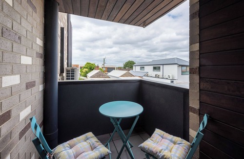 Brunswick East Apartment | Modern 1BR Apt in Brunswick East, 15 mins from CBD