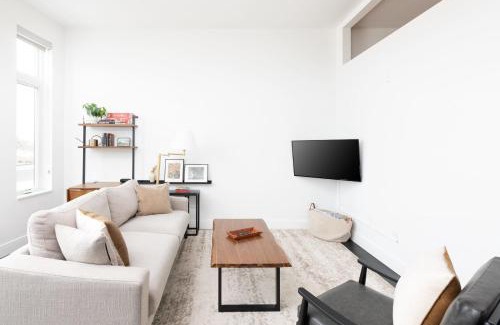 Milwaukee Apartment | Modern 1BR Apt with Skywalk to Fiserv, Rooftop, and Parking