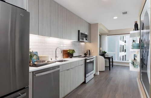 Menlo Park Condo | Modern 1BR at Vasara | Poolside Living in Menlo Park