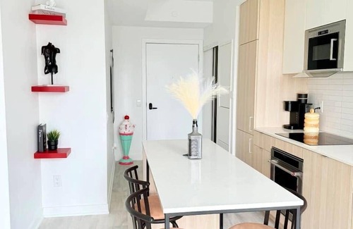 Port Credit Apartment | Modern 1BR Condo in Port Credit – Steps to Lake