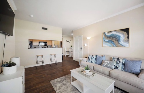South Arlington Condo | Modern 1Br Condo Spacious /Pool/Gym/Central Area