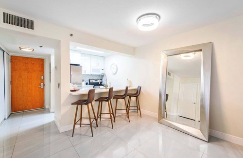 Brickell Apartment | Modern 1BR + Den | Full-Amenity Brickell Condo