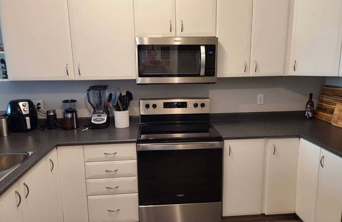 Downtown West End Condo | Modern 1BR DT Condo by Bow River & C-train w/Patio, Gym & underground parking