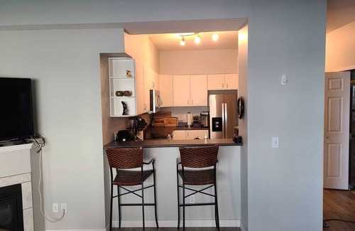 Downtown West End Condo | Modern 1BR DT Condo by Bow River & C-train w/Patio, Gym & underground parking