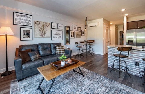 Central Business District Apartment | Modern 1BR Flat: Free Parking, AC, Getaway Ready!