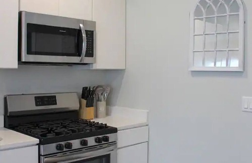 Albany Apartment | ★MODERN 1BR GREAT Location Downtown! W/D Parking!★