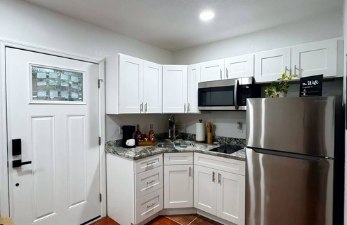 Lakeland Apartment | Modern 1BR in Heart of Lakeland!