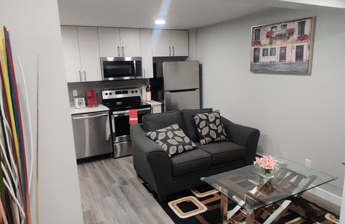 West Edmonton Apartment | Modern 1BR Mini Guest Suite near WEM