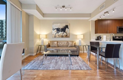 Downtown San Jose Apartment | Modern 1BR near SJSU | Kitchen | Work Desk + WiFi