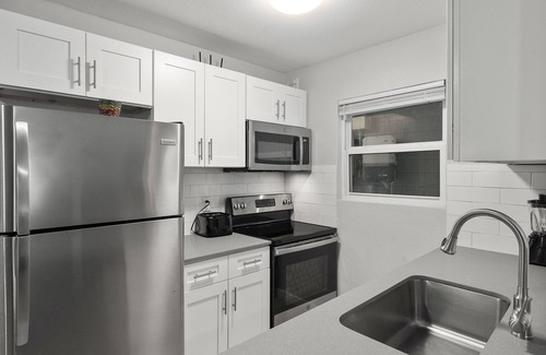 Hyde Park Apartment | Modern 1BR Near UT | Hyde Park | Evonify 5303