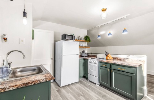Plymouth Apartment | Modern 1BR Retreat, Steps to Shops/Bars/Restaurants!