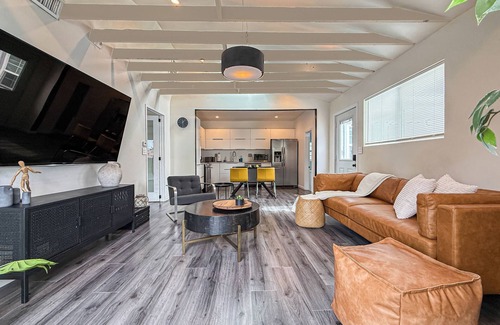 View Park-Windsor Hills House | Modern 1BR Retreat with Pool Near SoFi Stadium - MK2