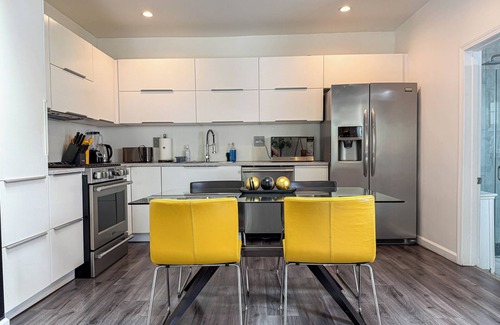 View Park-Windsor Hills House | Modern 1BR Retreat with Pool Near SoFi Stadium - MK2