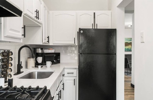 Penn-Knox Apartment | Modern 1BR Retreat near Historic Philadelphia + Free Parking