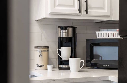 Penn-Knox Apartment | Modern 1BR Retreat near Historic Philadelphia + Free Parking