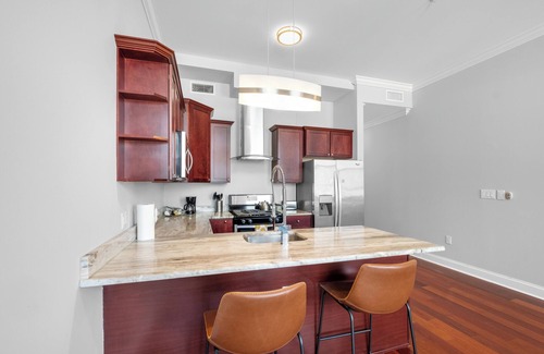 Olde Kensington Apartment | Modern 1BR w/Pool & Gym