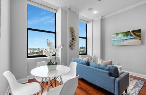 Olde Kensington Apartment | Modern 1br W Rooftop Pool