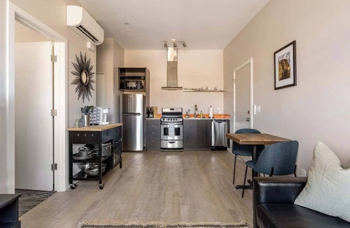 Ladd's Addition Apartment | Modern 1BR Walk to Dining & Bars Fast WiFi + AC