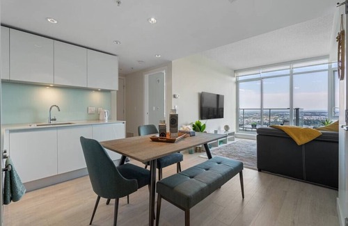Victoria Park Condo | Modern 1BR with gorgeous Stampede view
