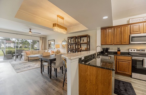 Central Naples Condo | Modern, 1st Floor, Centrally located Condo