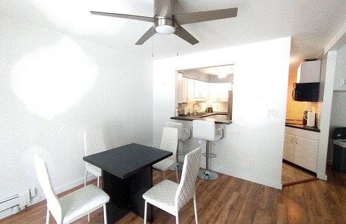 College House | Modern 2,000+ sf house. Sauna + Parking! 5 mins from airport.
