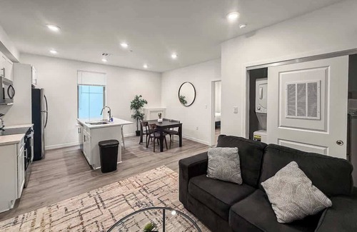 Olde Kensington Apartment | Modern 2 BD | Sleeps 6 | Northern Liberties
