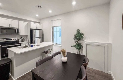 Olde Kensington Apartment | Modern 2 BD | Sleeps 6 | Northern Liberties