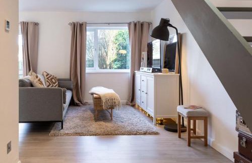 Tetbury House | Modern 2 BD w/Garden in the Heart of Tetbury!