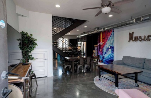 Cleveland Park House | Modern 2 BDR Townhome Minutes from Downtown!