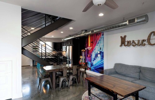 Cleveland Park House | Modern 2 BDR Townhome Minutes from Downtown!
