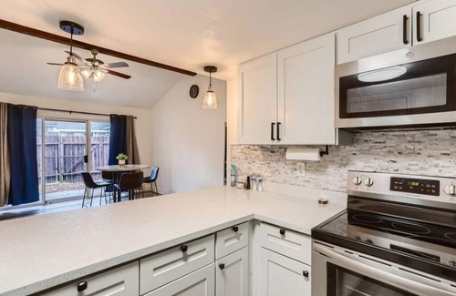 Citrus Heights House | Modern 2 bdrm 2bth gem! 15 mins from downtown!