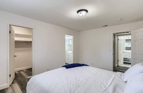 Citrus Heights House | Modern 2 bdrm 2bth gem! 15 mins from downtown!