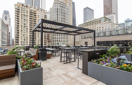 Near North Side Condo | Modern 2 Bed/1 Bath condo. Great Location and Views