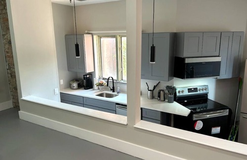 Albany Apartment | ★MODERN 2 bed, 1 bath w/patio! Great downtown location ★