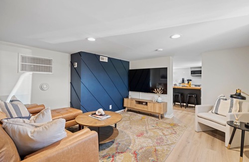 Brevard House | Modern 2 Bed 1 Bath Walking Distance to Downtown
