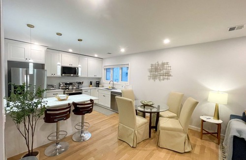 Arefth Apartment | Modern 2 bed,2 bath Gem MIT | Central Cambridge