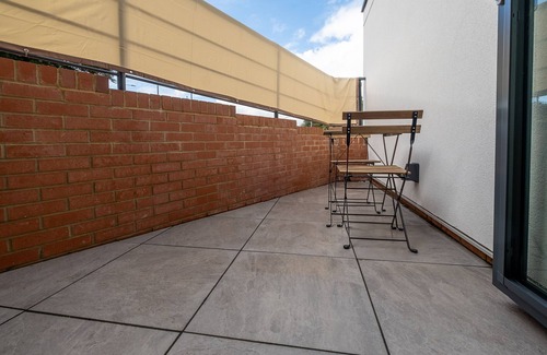 Luton Apartment | Modern 2-bed 2-bath Luton Town Centre - Free Parking/Wi-Fi