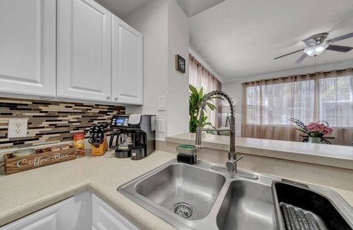 Westchase Apartment | Modern 2-Bed/2-Bath Tampa Apartment: Comfort Meets Convenience for Corporate Travelers