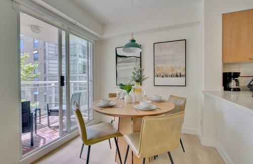 Davie Village Apartment | Modern 2-Bed, 2-Bath Urban Oasis in Downtown Vancouver