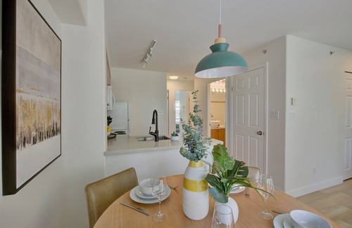 Davie Village Apartment | Modern 2-Bed, 2-Bath Urban Oasis in Downtown Vancouver
