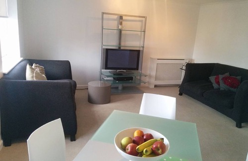 Chiswick Riverside Apartment | Modern 2 Bed-2 bathroom flat in London Chiswick Zone 2