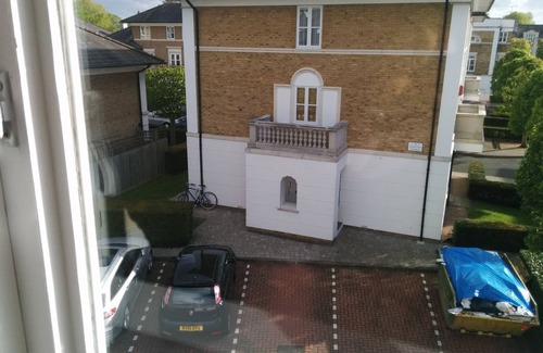 Chiswick Riverside Apartment | Modern 2 Bed-2 bathroom flat in London Chiswick Zone 2