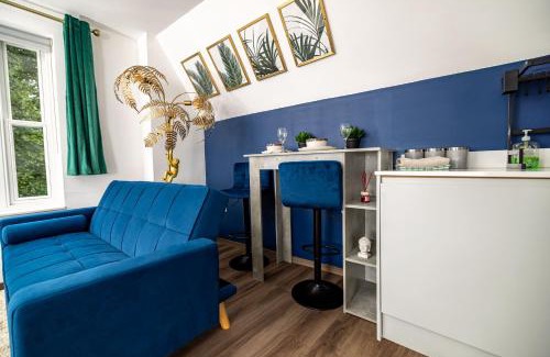 High Wycombe Apartment | Modern 2-Bed Apartment - Near Train and Town - Parking Available